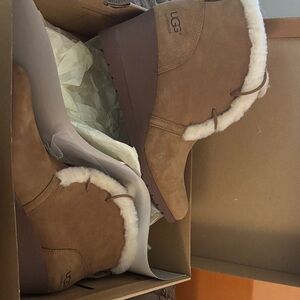 UGG Jeovana Boot